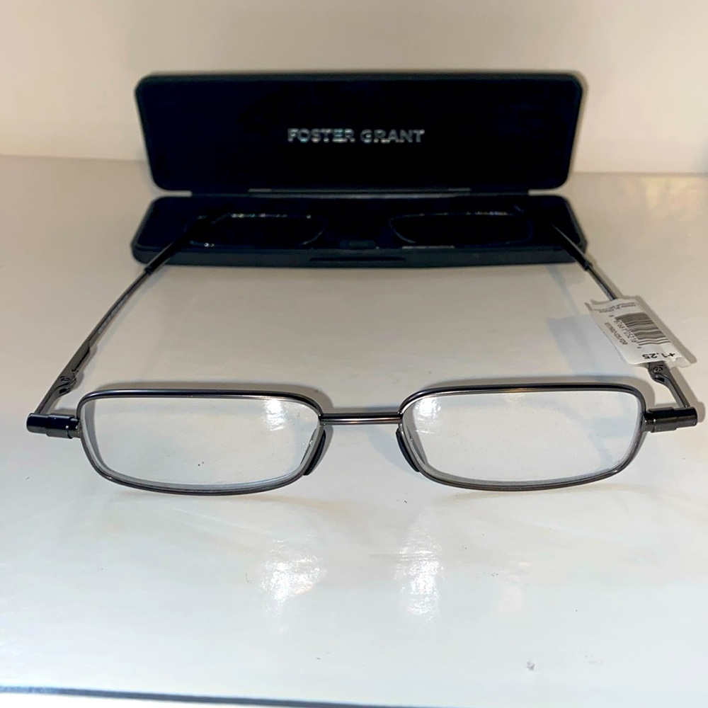 ~FOSTER GRANT~ Fold Flat Readers +1.25 w/ Slim Compact Hard Case